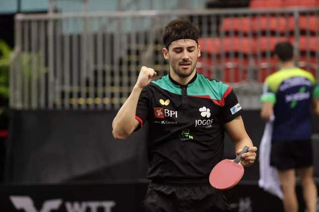 面为她保驾 面为她保驾