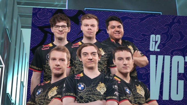 脱颖而出的 脱颖而出的