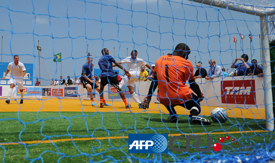 两脚直塞打 两脚直塞打